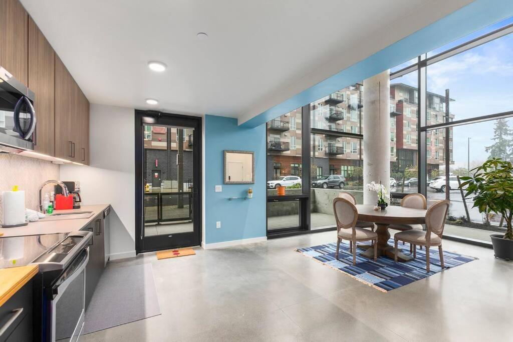 Airy And Open Corner Loft - 92 Walkscore 雷德蒙 外观 照片
