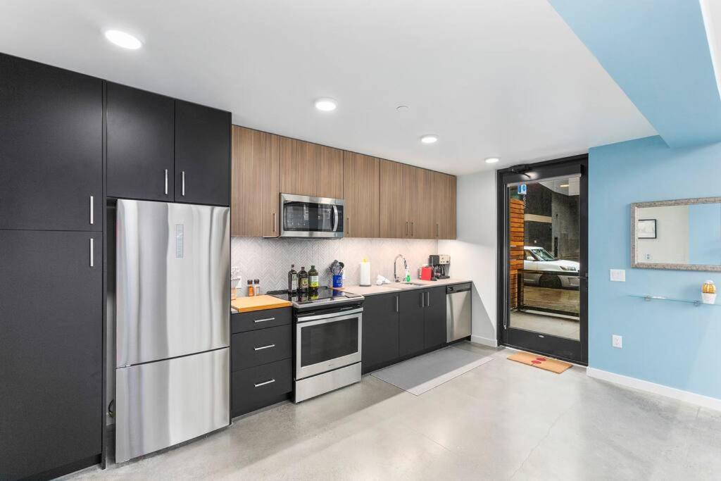 Airy And Open Corner Loft - 92 Walkscore 雷德蒙 外观 照片
