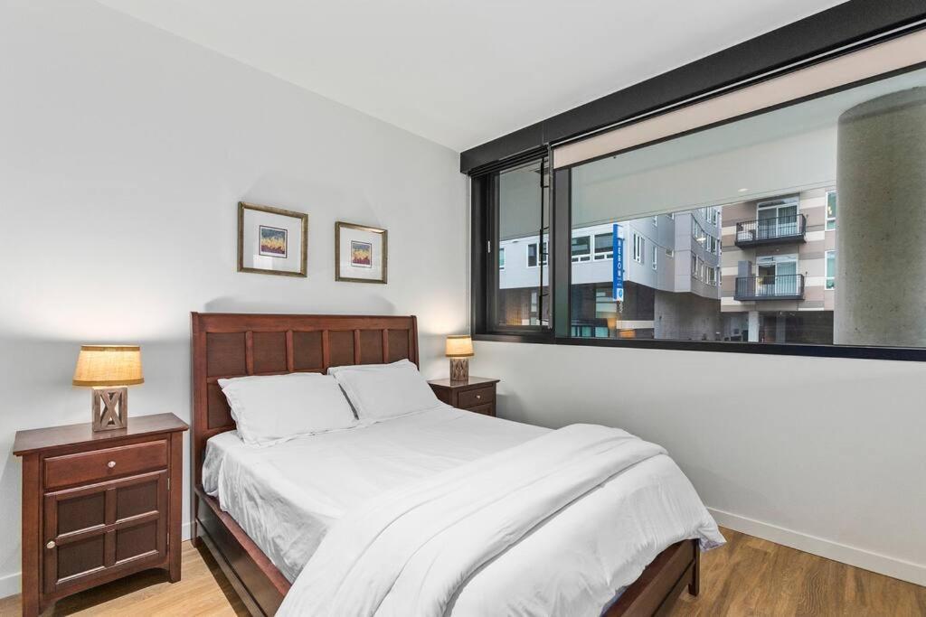 Airy And Open Corner Loft - 92 Walkscore 雷德蒙 外观 照片